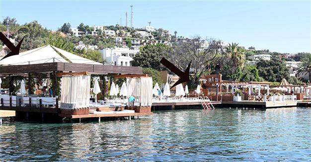 Τουρκία: Πανικός στην Αλικαρνασσό – Αγνωστος έκαψε ζωντανό έναν άνδρα και τραυμάτισε σοβαρά άλλους τέσσερις